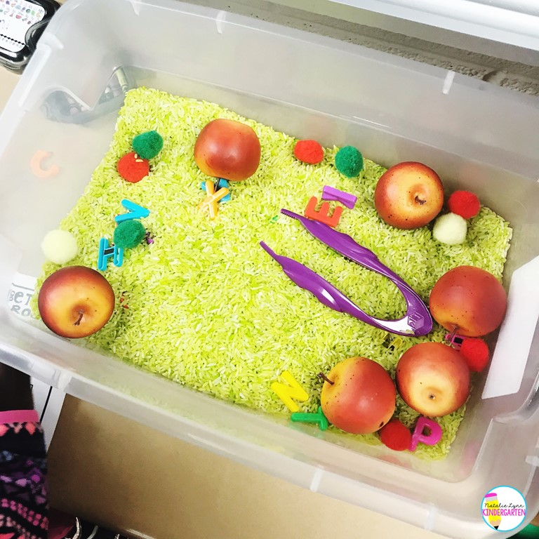 Sensory Bins in Kindergarten - September apples