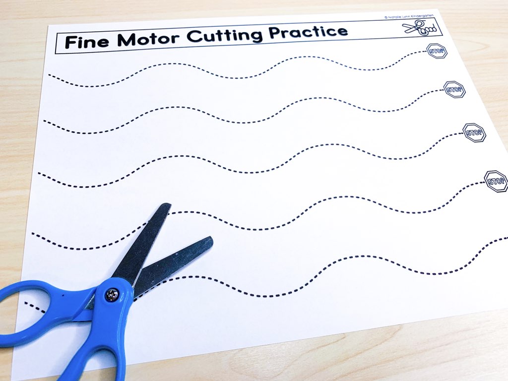 Scissor wavy line cutting practice