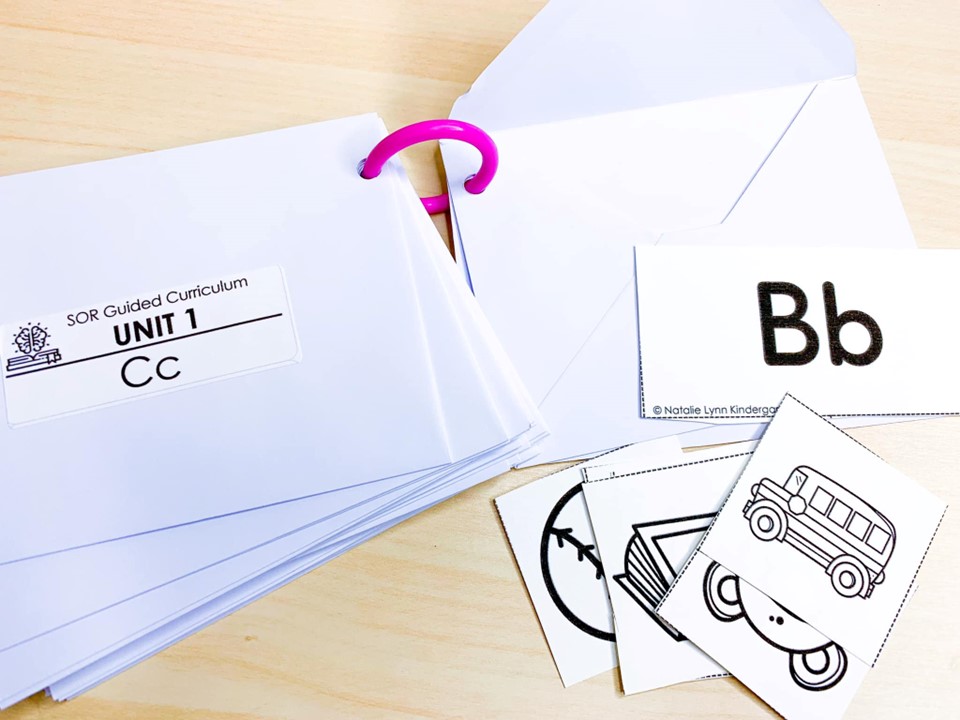 Small envelopes on a binder ring with beginning sounds picture sorts