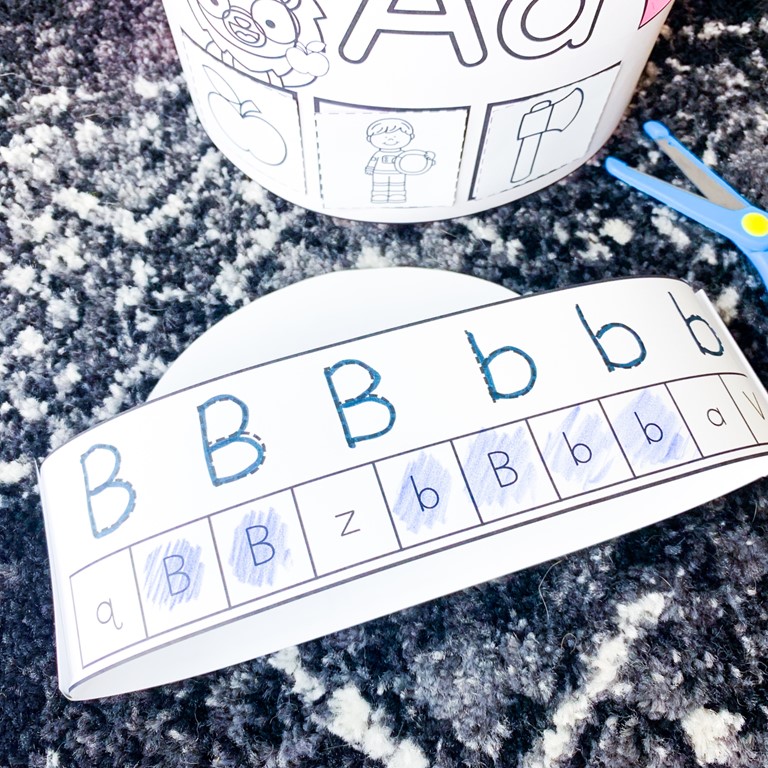 alphabet hats and crowns free download | image shows the back band of an alphabet crown with the letters BBBbbb traced and the letters Bb colored